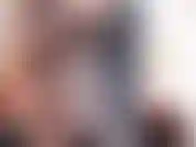 Mamãe está grávida. Vestindo uma meia arrastão, provocando você com sua grande barriga de grávida, depois ficando nua mostrando seu corpo de grávida :).