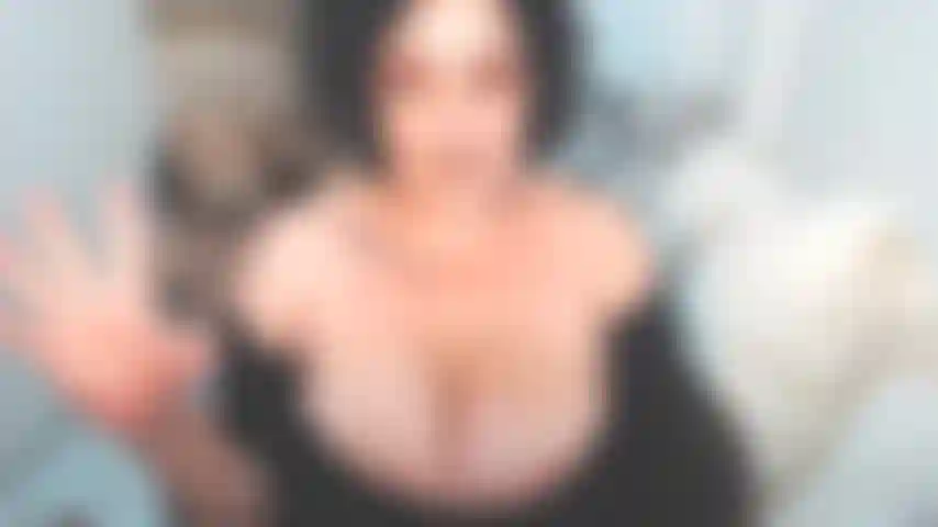 Avaliando um pênis pequeno e depois avaliando um idiota rosa sexy ou uma boceta de homem. Incentivando você a esquecer o pênis e colocar alguns dedos naquela boceta rosada e espessa. É uma situação ganha-ganha, confie em mim :).