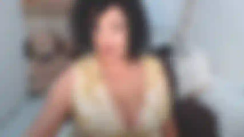 Interpretando estar grávida em 5 meses. É meio difícil manter a barriga inflada enquanto falo sacanagem, mas, como sempre, estou tentando o meu melhor :)))).