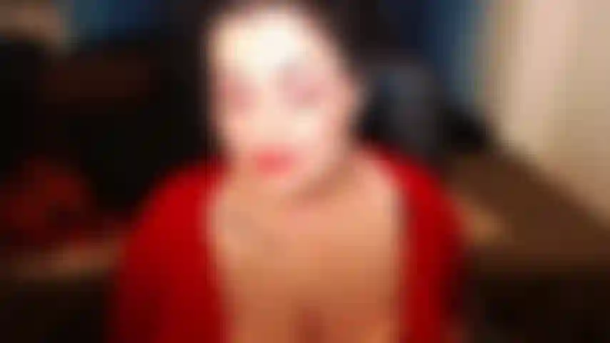 Sendo sua musa e ajudante de cei topless. Se você não é ino cei, ainda vale a pena ver minha maquiagem incrível e sexy:p.