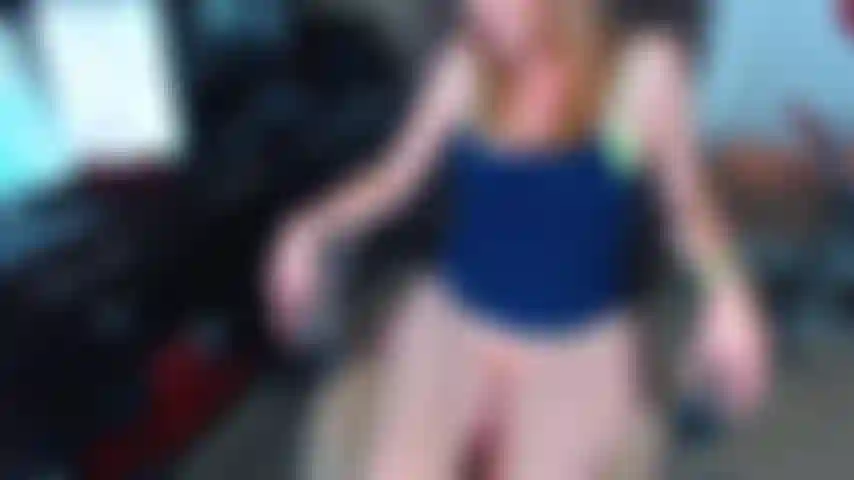 62. Deixe-me foder sua bunda com meu dedão do pé.