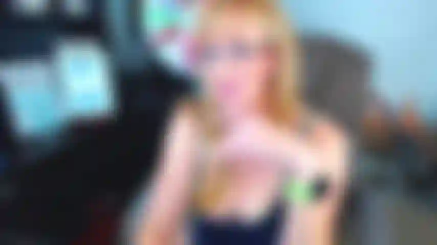 81. Vou contar pra sua namorada....