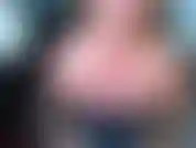 53. Só meus peitos para você coochar!