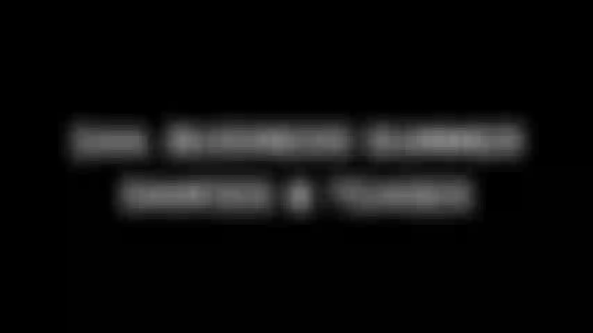 344. Danças e provocações de verão para negócios. Estou de camisa social masculina, saia, meias altas, sem sutiã. Começo de salto e cabelo preso. Tiro os saltos e começo a dançar, desabotoando lentamente e puxando a blusa para fora da minha blusa para que ela caia dos meus ombros. Solto meu cabelo e continuo a provocar e dançar para você. Espero que isso te deixe gostoso e duro para mim!!!! ( Sem nudez nesta cena).