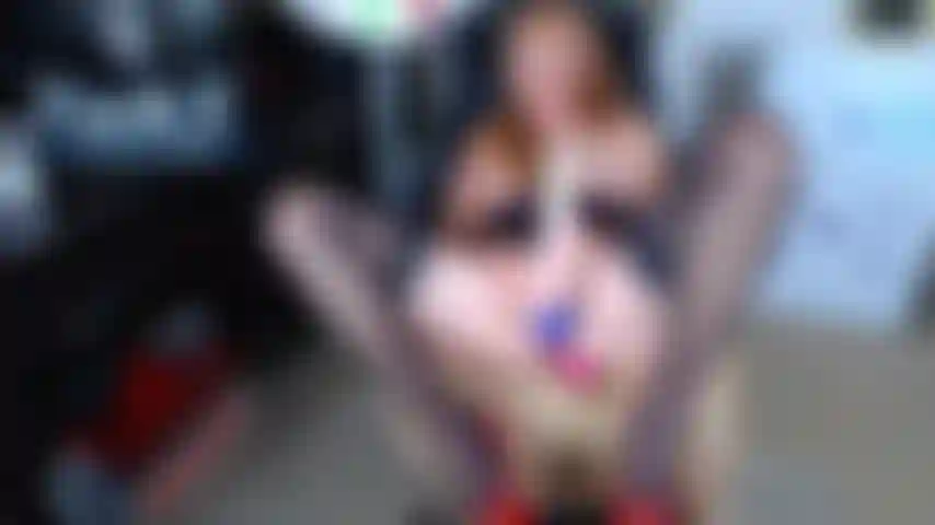 134. Hitachi, meias, saltos, te fazendo borda.