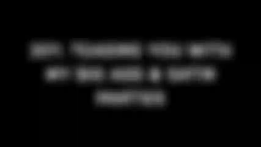 301. Provocando você com minha bunda grande e calcinha de cetim.