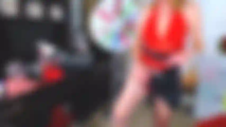 133. Dona noel provoca você com calcinha de cetim nas costas.