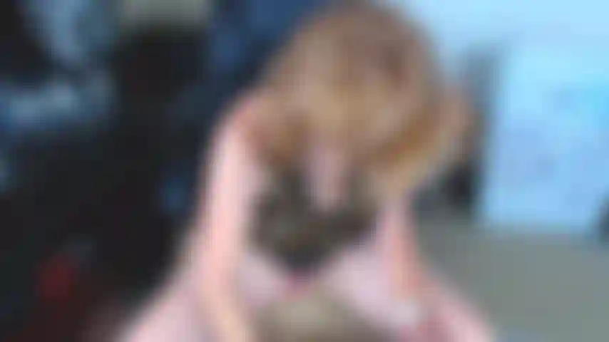128. Dildo fodendo com keds leopardo.