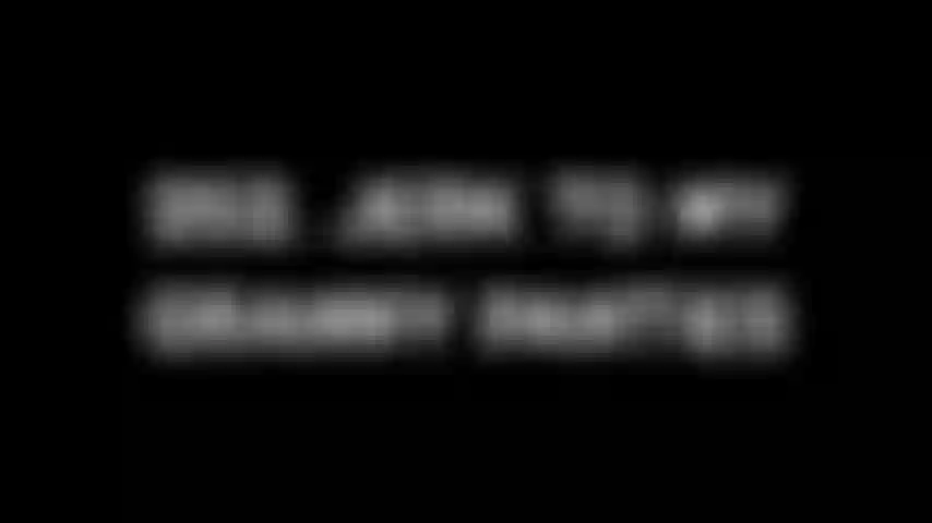 252. Idiota até a calcinha da minha avó.