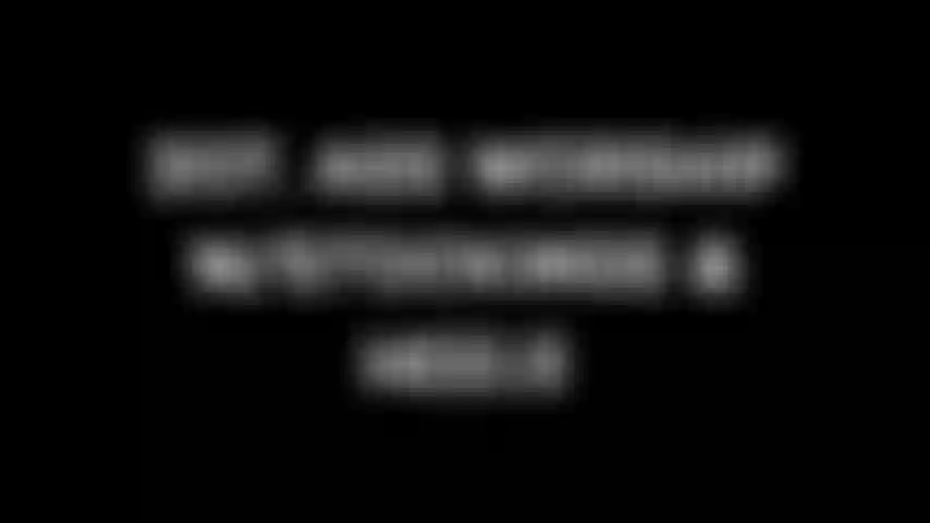 207. Adoro bunda com meias e salto alto.