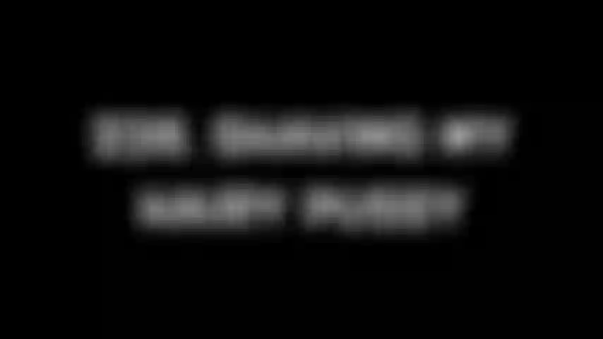 238. Raspando minha buceta peluda.