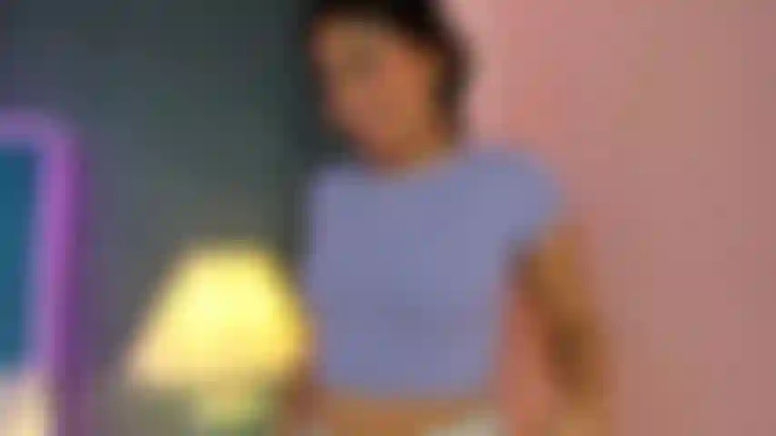 Gravo um vídeo picante para meu amigo descobrir que quero fazer sexo com ele.