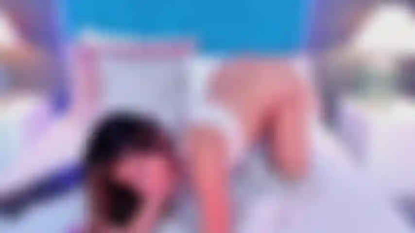 Faço garganta profunda na posição de cachorrinho, e aí você pode vir e me foder forte nessa posição, eu adoraria.