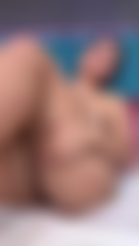 Você gosta dos pés à mostra ou da minha buceta ou dos dois juntos.