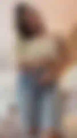 My hands run along every curve as I play with my ass and pussy, teasing you mercilessly. Every movement is an invitation to lose yourself in my sensuality, to desire to be here, right where the heat is most intense.