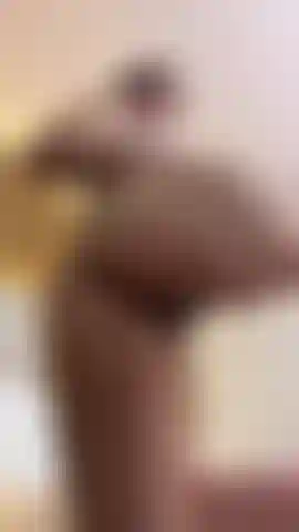 Minha bunda e minha buceta precisam ser fodidas, vou te mostrar um pouquinho.