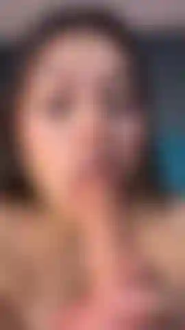 Quero saborear seu pau e depois montá-lo.