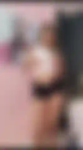 Olha como eu fico nua e me toco, pesando em você, a verdade é que gosto de te provocar e fazer seu pau parar só de olhar para mim.