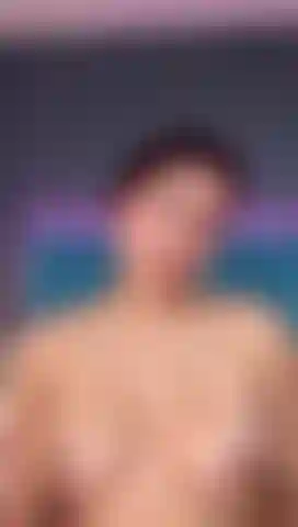 Aproveite uma boa brincadeira nos meus peitos grandes com óleo, você vai adorar.