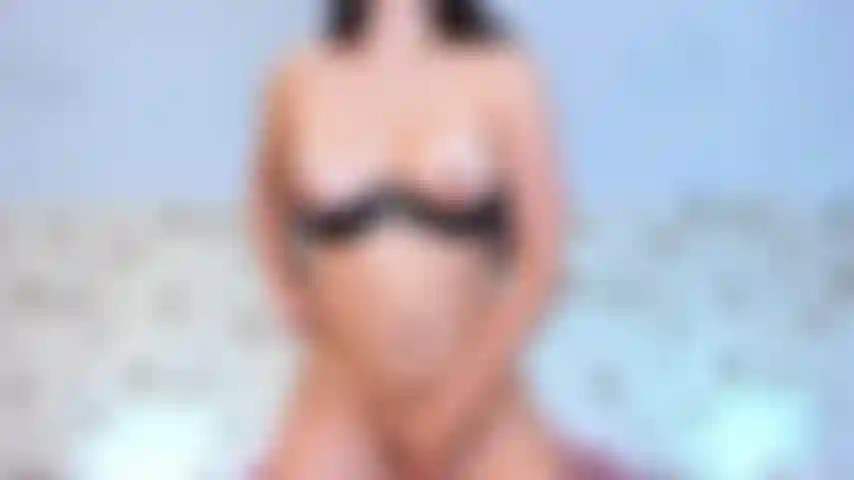Meu corpo sexy e gostoso o mais perto possível da câmera, veja como esse pau está ficando duro, você está pronto para me foder?