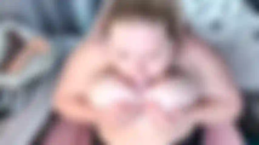 152. Lambendo meu enorme decote com minha língua comprida, deixando-o molhado e pronto para você deslizar seu pau em um vídeo tease quente com meus enormes peitos de milf e minha língua comprida.