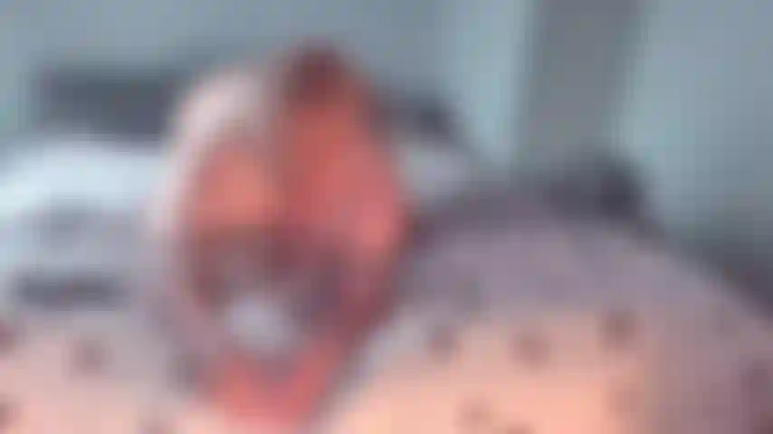 132, Vídeo de provocação com meia-calça e roleplay, deixa eu te seduzir enquanto você chega do trabalho e me vê deitada aqui vestida em nylon para deixar aquela rola bem dura e com vontade de me foder com elas.