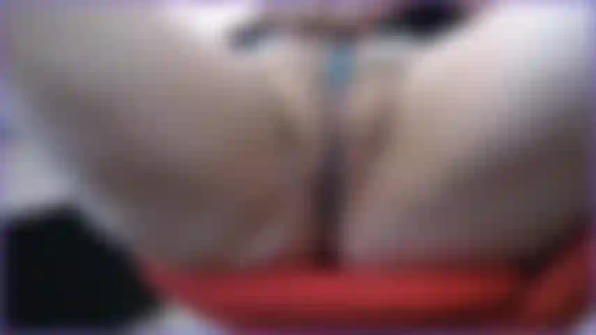 Neste vídeo me veja abrindo minha bucetinha para você e deslizando minha calcinha dentro da minha boceta por um momento molhando-a com o suco da minha bucetinha closes da minha bucetinha aberta neste vídeo.