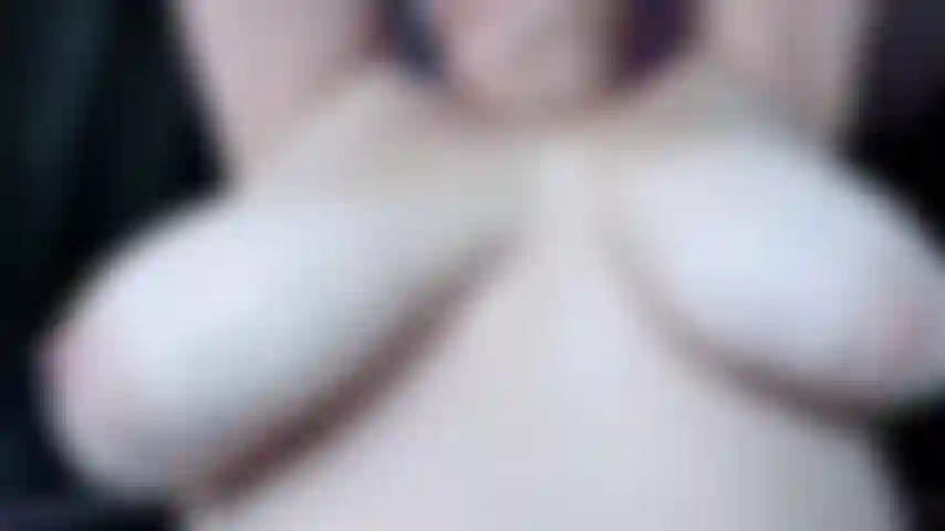 Balançando minhas enormes tetas naturais caídas, mostrando como ficariam se eu cavalgasse seu pau duro — este vídeo é imperdível para quem ama seios, minhas tetas naturais penduradas vão te fazer gozar.