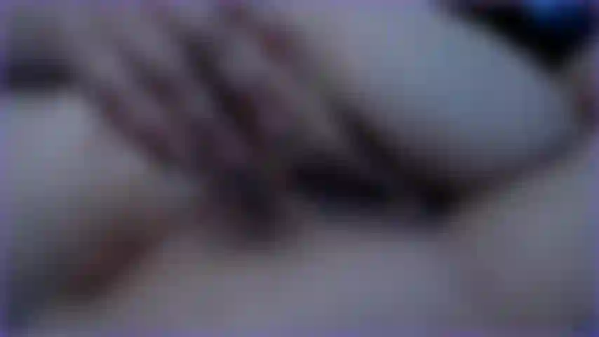 Meu cuzinho apertado de perto. Me veja espalhada e mostre meu cuzinho apertado de perto.