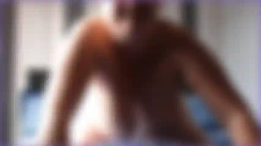 Observe enquanto eu penduro e balanço meus peitos, vista frontal, por cima, como se estivesse montando seu pau e sacudindo os peitos como se estivesse me fodendo. Conversa gostosa e suja neste vídeo para os amantes dos peitos naturais.