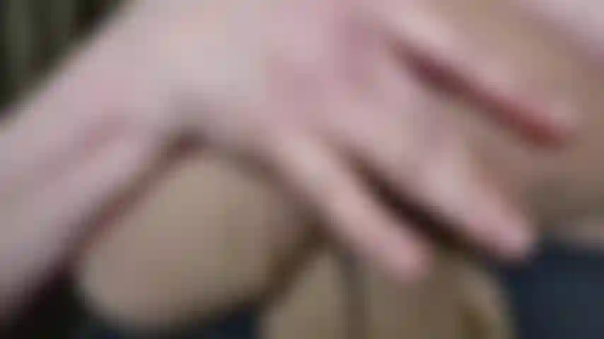 Provocando você com meus peitos de náilon e conversas sujas, querendo que você encharque meus peitos de náilon com sua carga quente e suas conversas sujas neste vídeo.