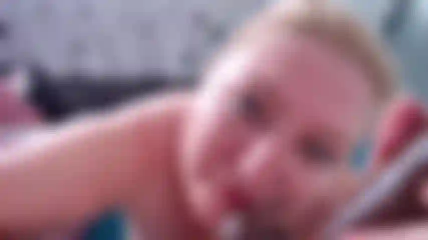 Um grande roleplay de adoração de galo negro.