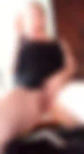 Nesse vídeo estou fumando sendo arriscado brincar com minha bucetinha gemendo gostoso enquanto você me vê fumar e brincar.