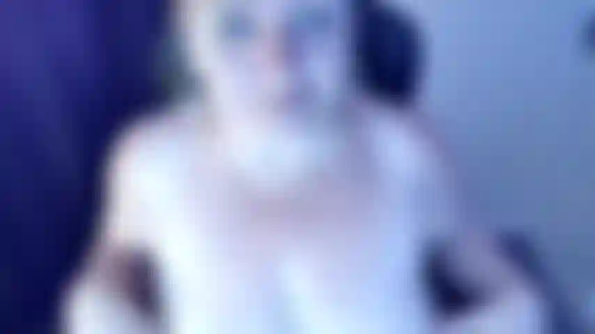 Adoro um pau grande e preto. Deixe-me envolver meus lábios em volta de um grande pau preto e mostrar a você como eu adoro esse pau. Vídeo quente para amantes de pau grande, sexo oral quente, garganta profunda e adoração a um pau grande neste vídeo.