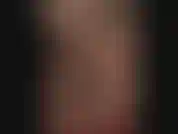 Neste vídeo estou me fodendo com um brinquedo enorme de perto, deixando vocês verem como esse brinquedo estica minha buceta apertada enquanto eu me fodo com ele. Sons quentes da minha umidade neste vídeo.