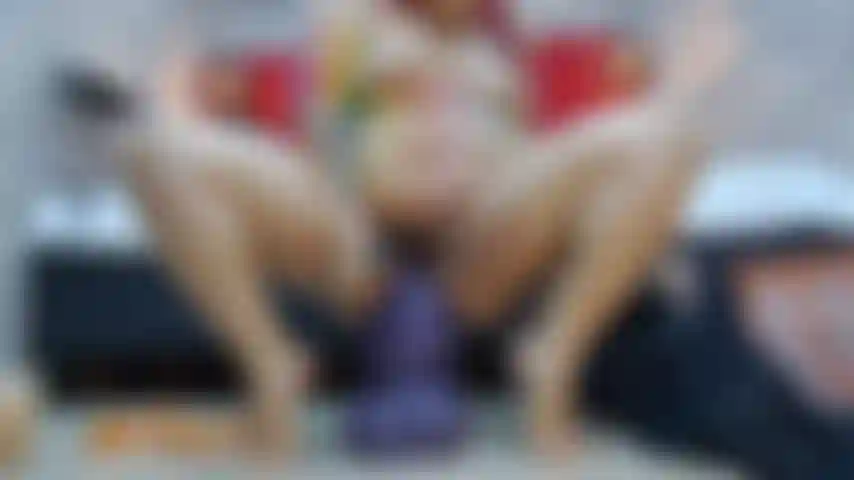 Anal de brinquedo roxo enorme !! Super anal!!!!