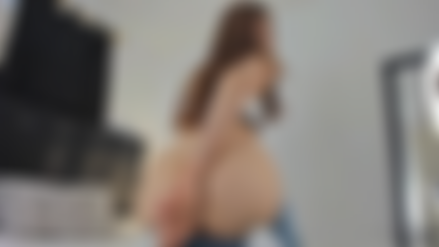 Que bate na bunda com um vibrador.