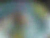 Meus peitos flutuando na piscina o que pode ser melhor do que isso.