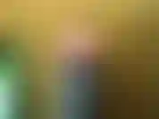 Tentando me espremer em jeans bem apertados.