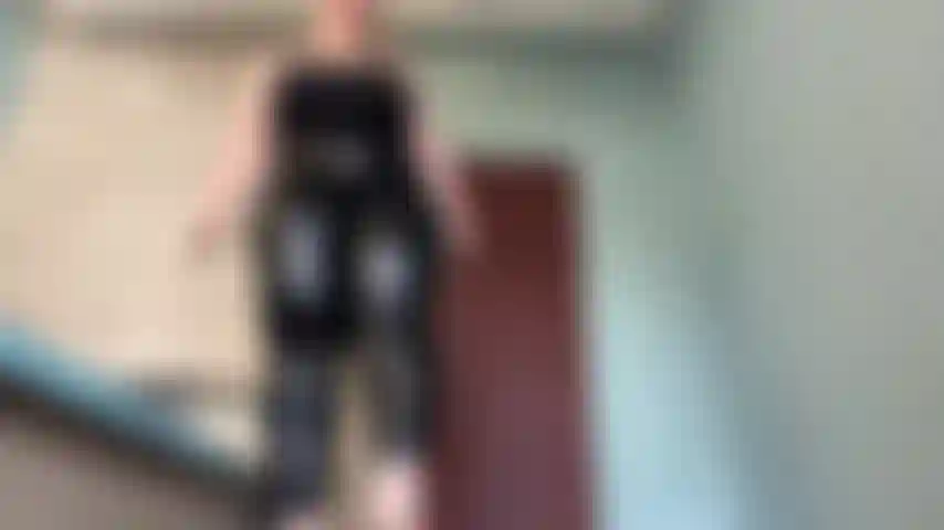 Giantess m0mmy te esmaga.