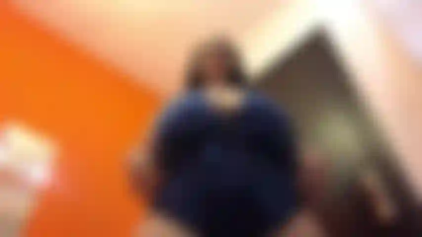 Mamãe vai fazer você ser seu escravo e adorar sua bunda grande.