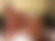 Saltando e sacudindo meu corpo cheio de óleo o que pode ser mais sexy do que xxx.