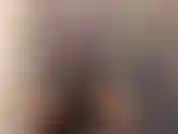 Provocando você com meu corpo grande em uma roupa de seda.