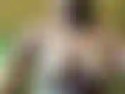 Meus peitos grandes neste menino mau.