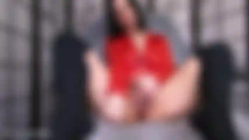 Senhora de vermelho.