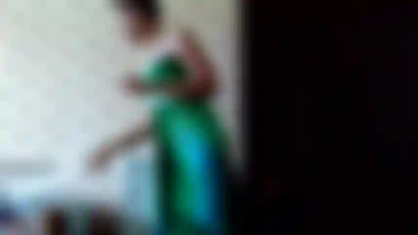 No quarto do sanatório fodo minha buceta com dupla penetração na geladeira e depois na cama escrevendo brinquedo e vibrador de bom tamanho.