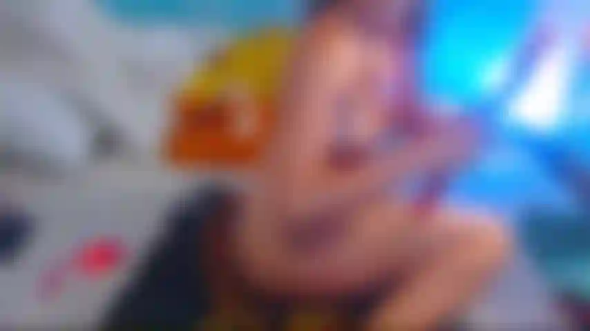 Espancar minha bunda por faixa vermelha na cama grande.