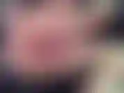 Depois de esticar a bucetinha e o cuzinho, usei um vibrador enorme para esticar ainda mais o cuzinho. Empurrando minha exuberância para fora do meu traseiro apertado (parte 2).