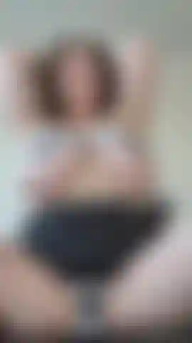 Peitos saltando no meu biquíni.