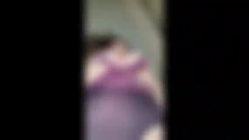 Meus peitos grandes e buceta na sua cara.